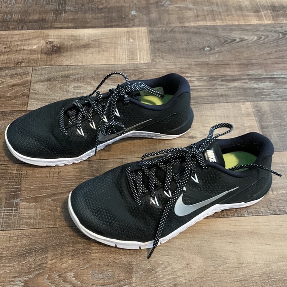 Women’s Nike Metcon 4 Size 9 - Picture 3 of 8